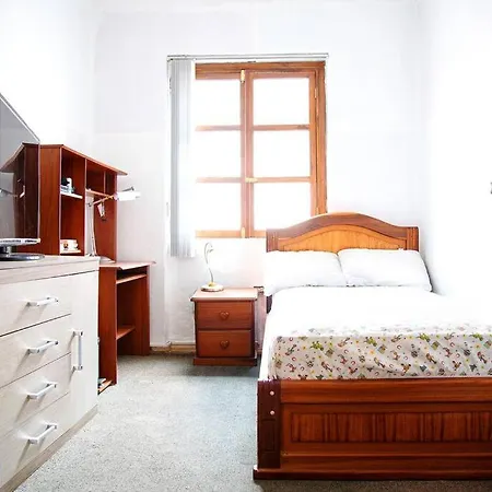 Spacious 3 Bedroom Apartment Old Town